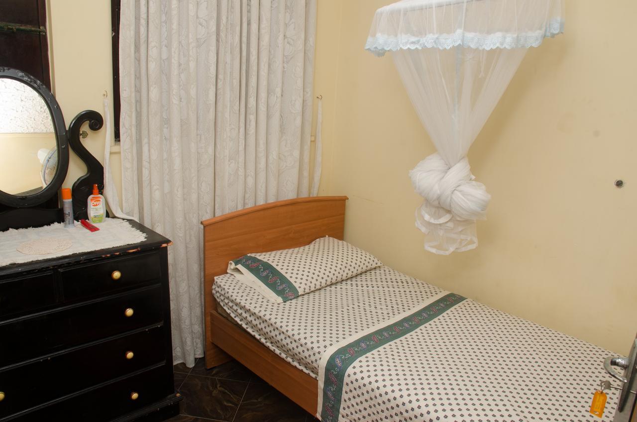 Colombo Lavinia Beach Hostel Дехивала-Маунт-Лавиния Экстерьер фото