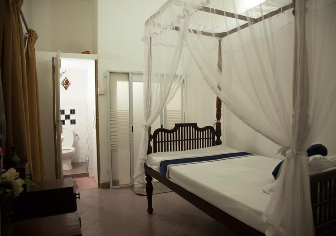 Colombo Lavinia Beach Hostel Дехивала-Маунт-Лавиния Экстерьер фото