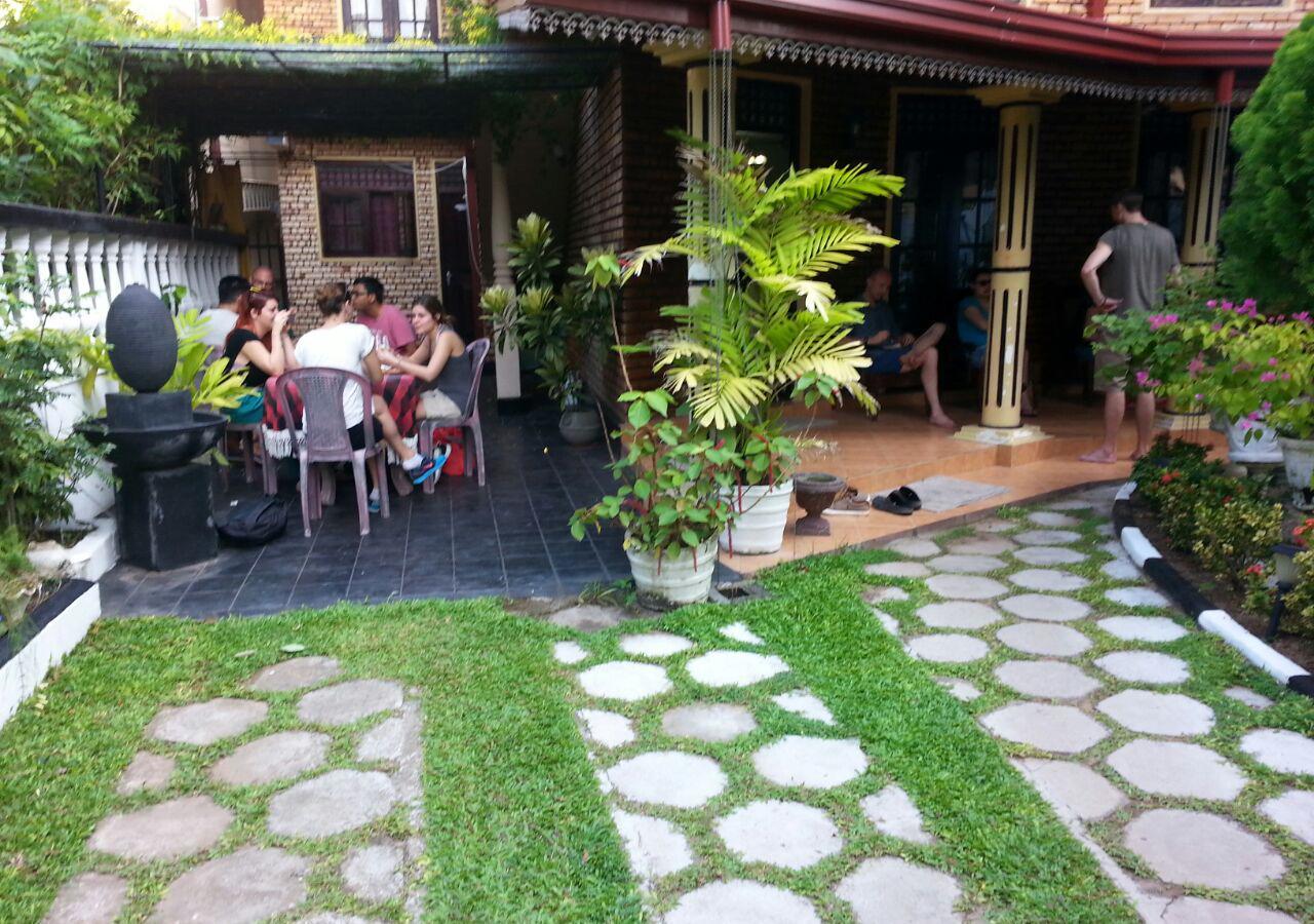 Colombo Lavinia Beach Hostel Дехивала-Маунт-Лавиния Экстерьер фото