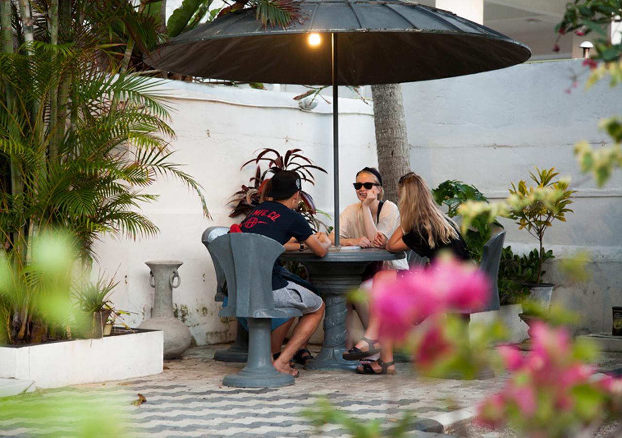 Colombo Lavinia Beach Hostel Дехивала-Маунт-Лавиния Экстерьер фото