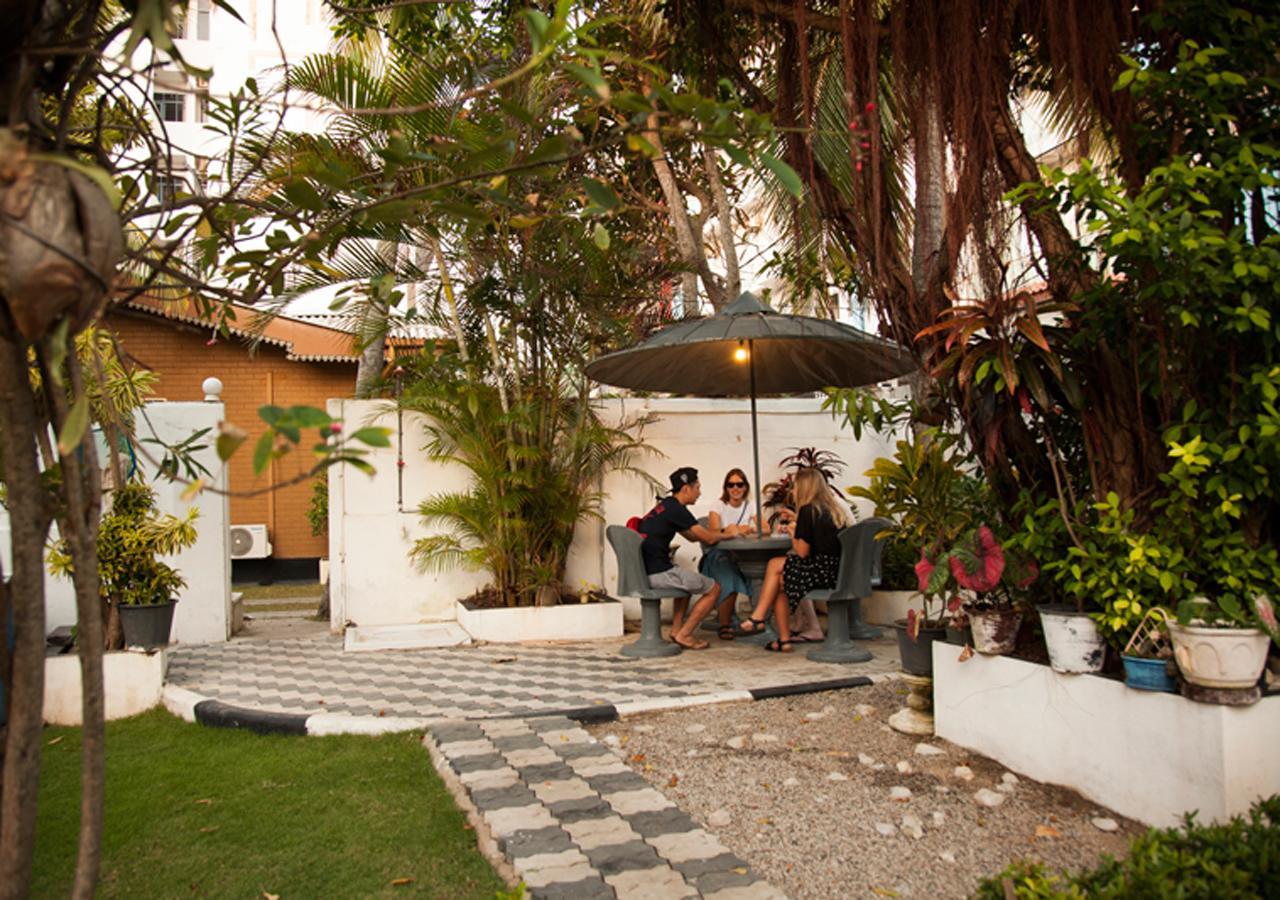 Colombo Lavinia Beach Hostel Дехивала-Маунт-Лавиния Экстерьер фото